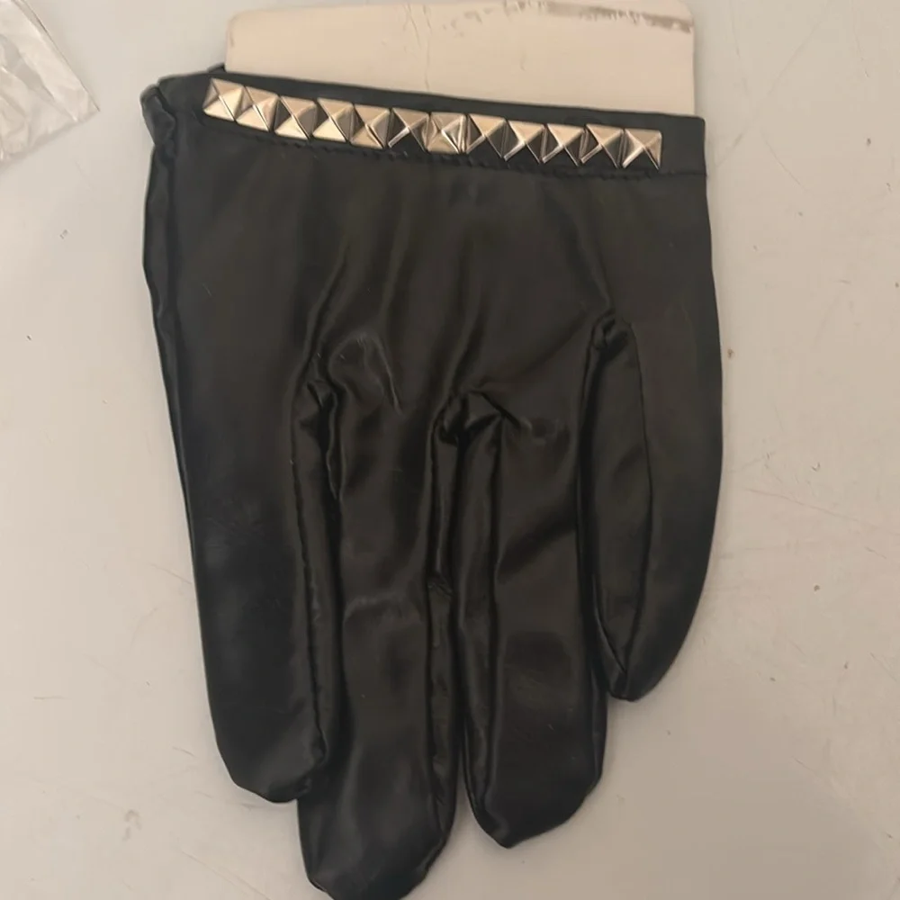 Leg Avenue Black Faux Leather Studded Cropped Gloves - Picture 6 of 8